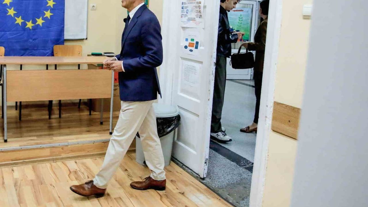 Bulgaristan'da cumhurbaşkanlığı yarışı ikinci tura taşındı: Yotova ile Gyurov karşı karşıya