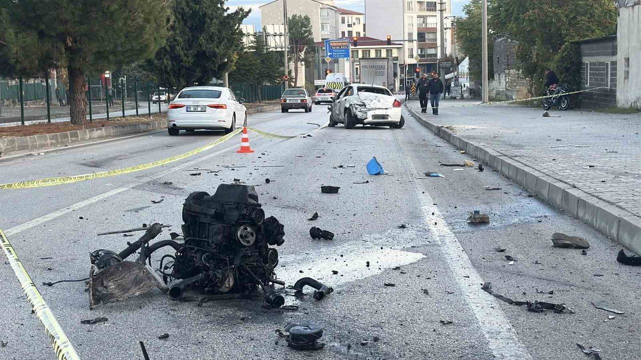 Burdur'da çarpışma sonrası dükkanı yıkan aracın sürücüsü yaşamını yitirdi