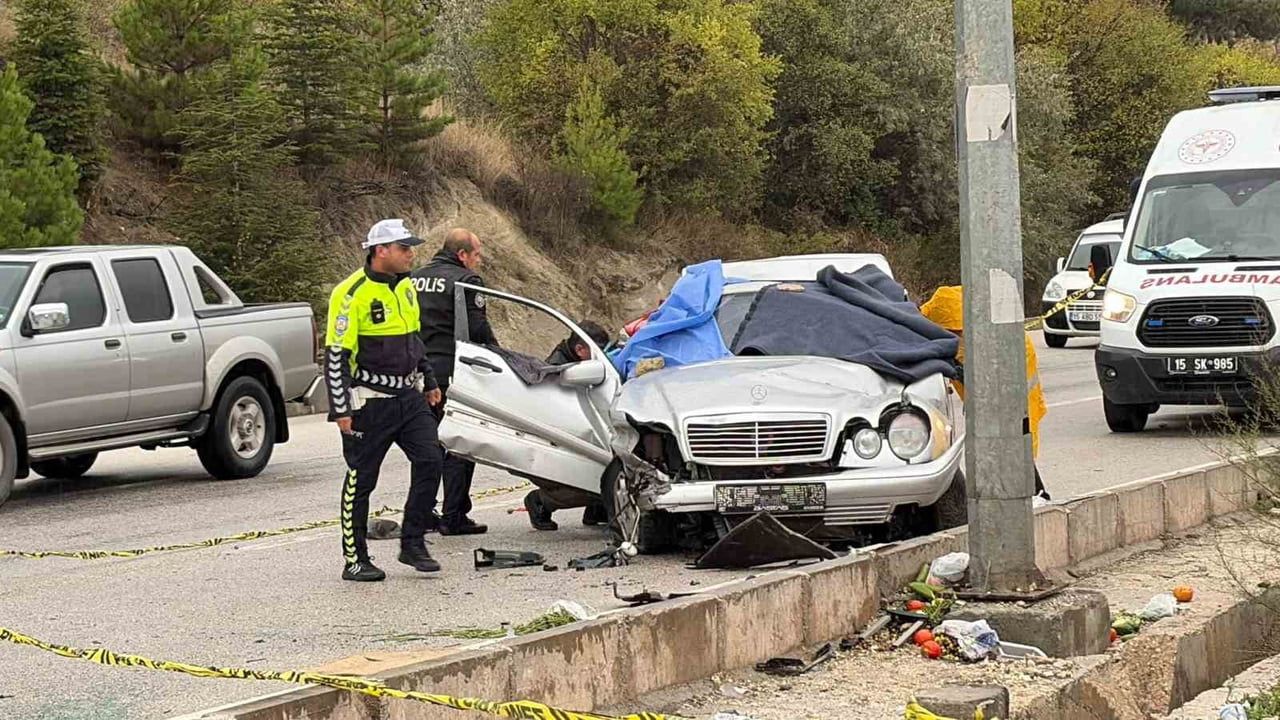 Burdur'da kontrolden çıkan otomobil takla attı: sürücü hayatını kaybetti, 4 yaralı