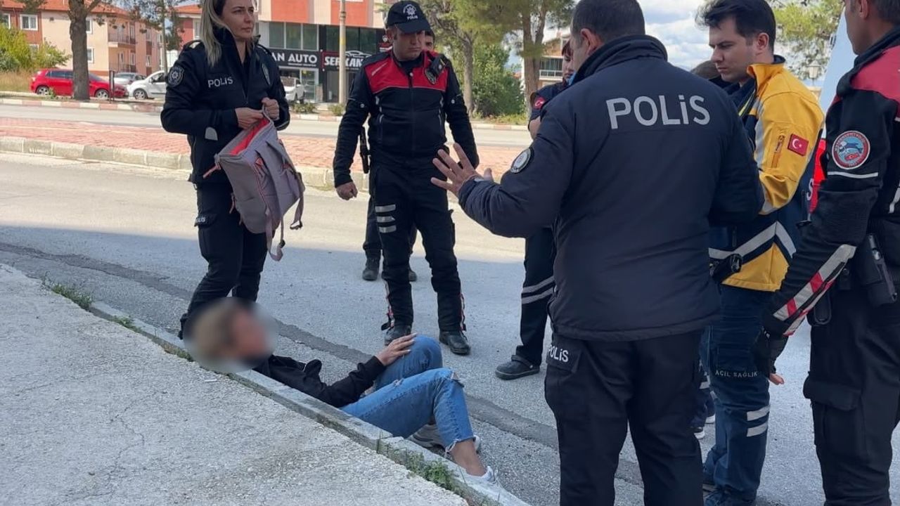 Burdur otobüs terminalinde araç trafiğini tehlikeye atan kadın adliyeye gönderildi