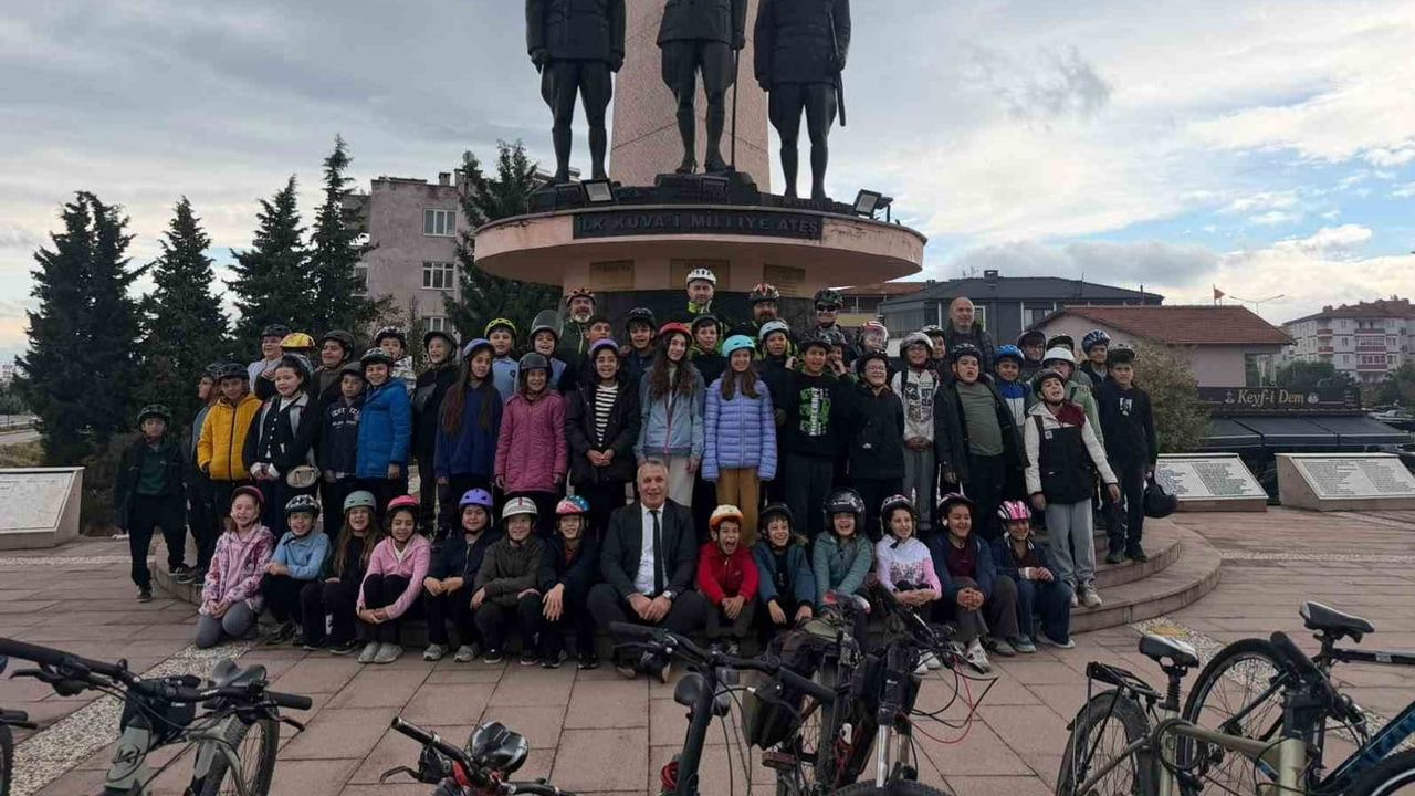 burhaniye'de 49 öğrenci cumhuriyet için pedal çevirdi