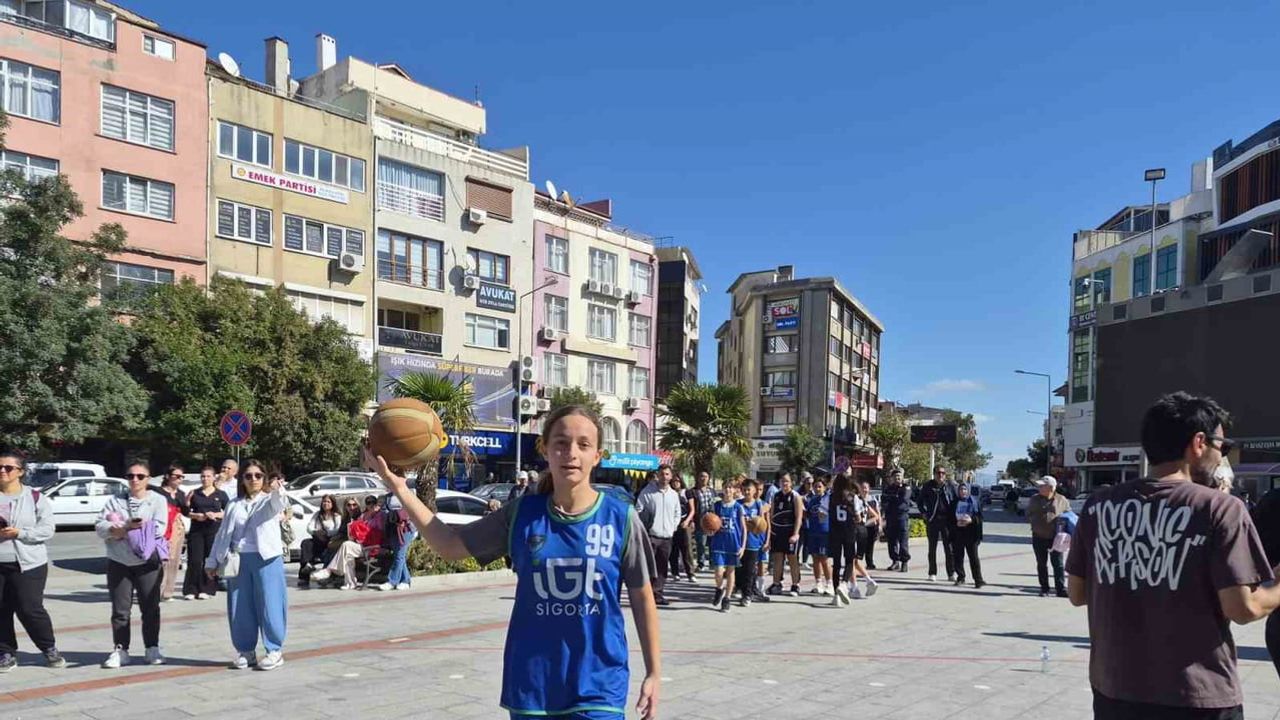 Burhaniye'de amatör spor haftasıyla hareketlenen ilçe