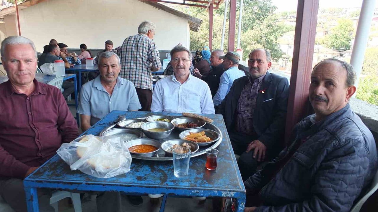 Burhaniye kuyumcu köyünde fırında pişen düğün yemekleri dikkat çekiyor