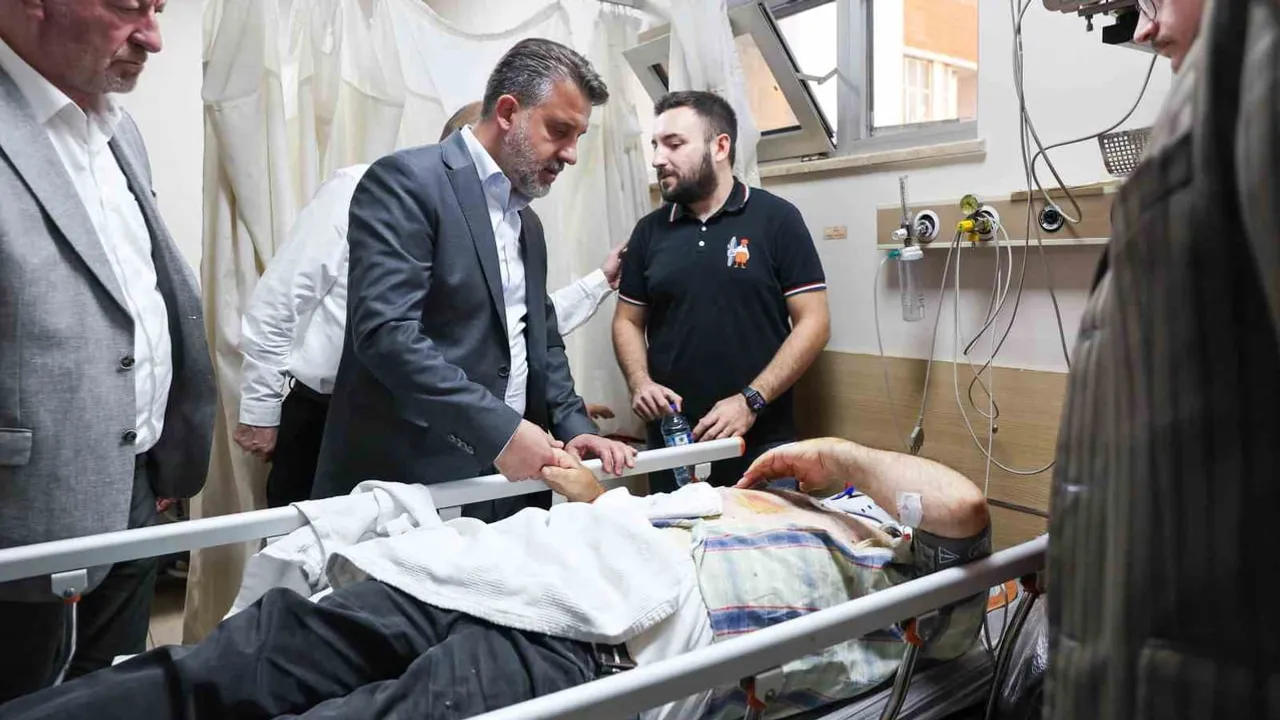 Bursa başkan vekili acı günde Akhisar'da yaralara ortak oldu