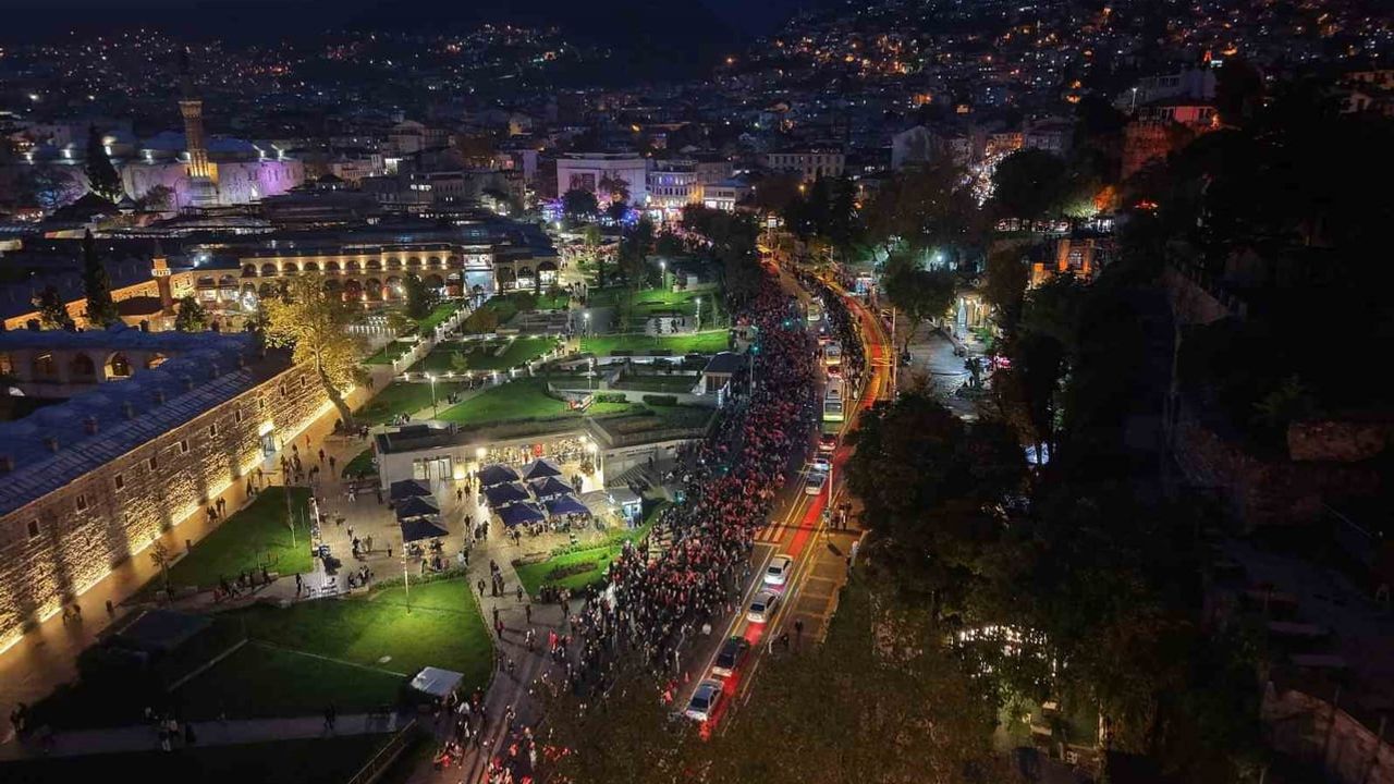 bursa cumhuriyet coşkusunu yağmurla birlikte yaşadı