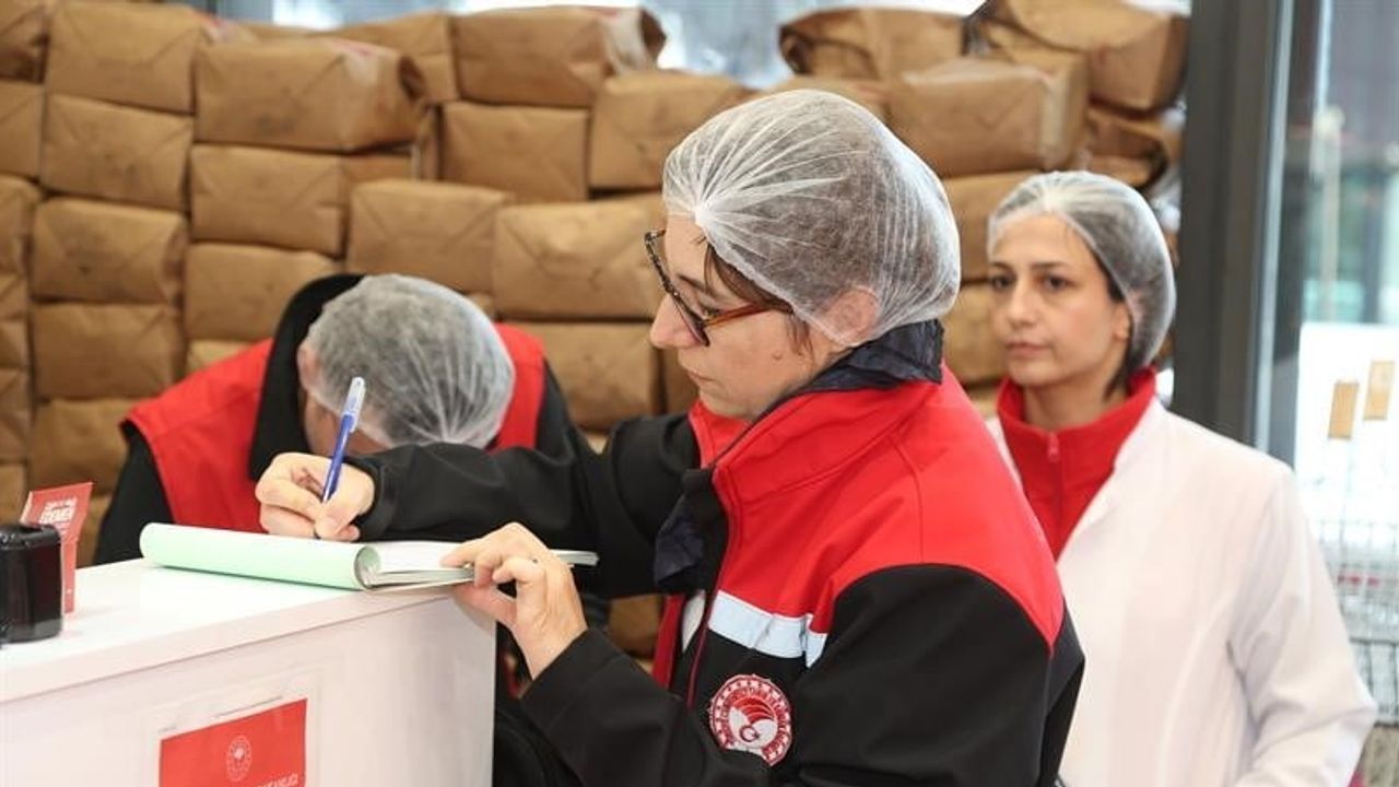 Bursa'da 220 işletmede kapsamlı et denetimi: numuneler tür tayini için laboratuvara gönderildi
