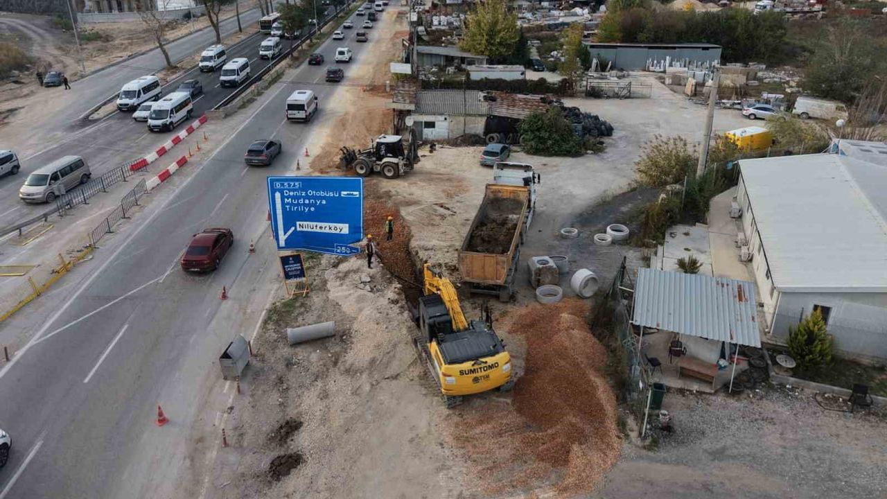 Bursa'da altyapı atağı: hatlar yenileniyor, su birikintilerine önlem alınıyor