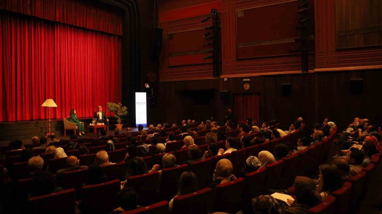 Bursa'da felsefe buluşmaları başladı: değişen dünya insanı nasıl dönüştürüyor