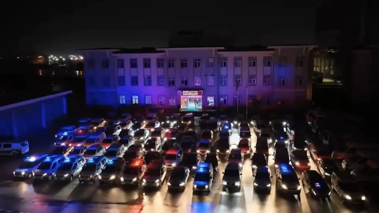 Bursa'da sosyal medyadan eleman toplayan şüphelilere operasyon: 25 gözaltı