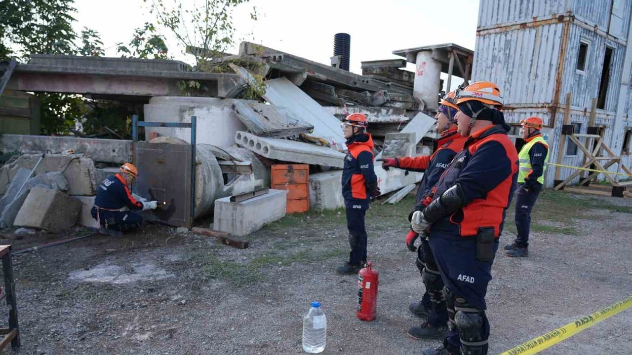 Bursa ekibi INSARAG standartlarında sınavı geçerek müdahale yeterliliğini tescilledi