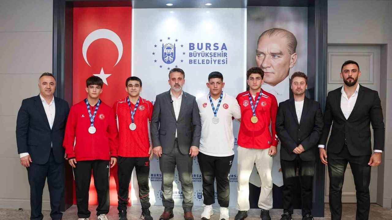 Bursa'nın Balkan gururu: genç güreşçiler başkan vekiliyle buluştu