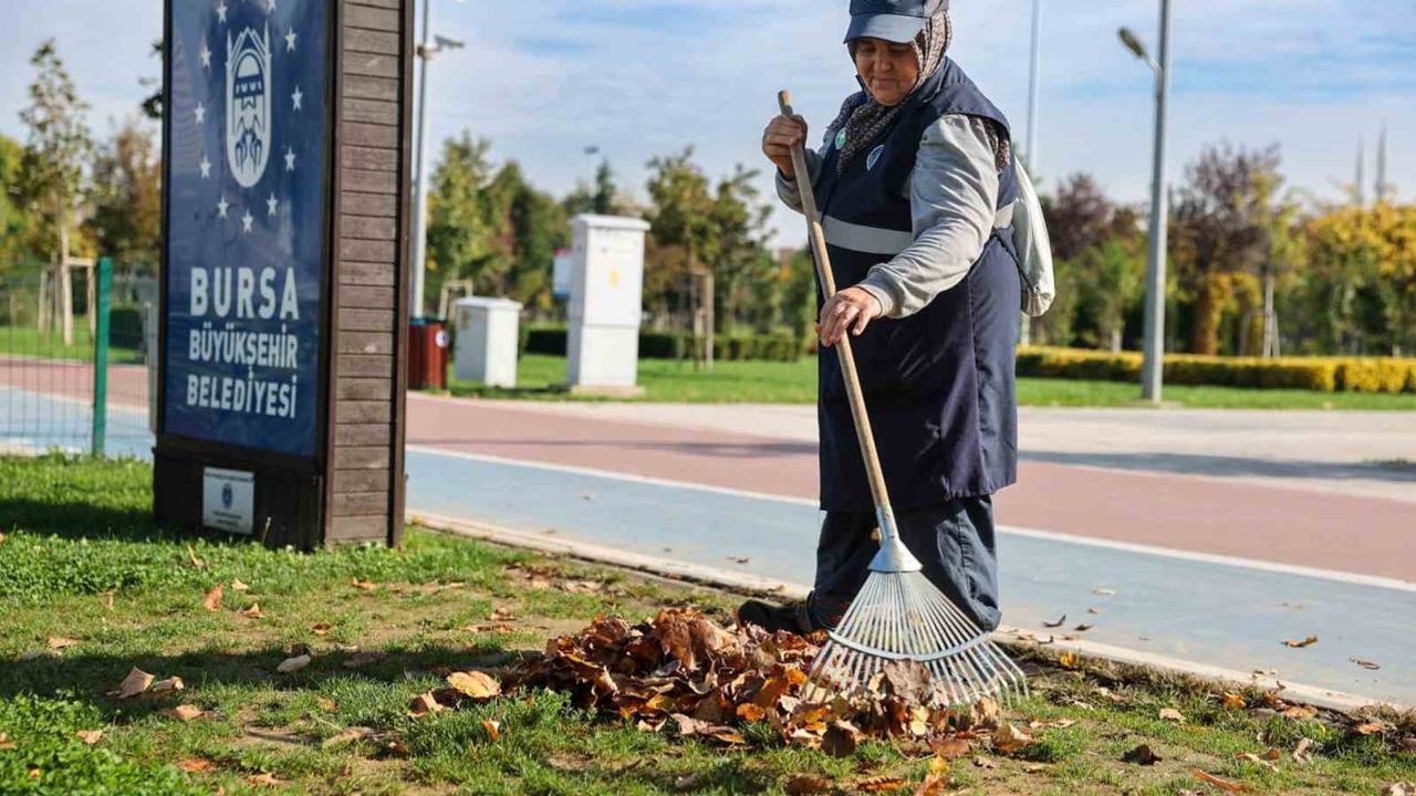 Bursa'nın yeşil dokusu 600 kişilik ekip tarafından günlük bakıma alınıyor