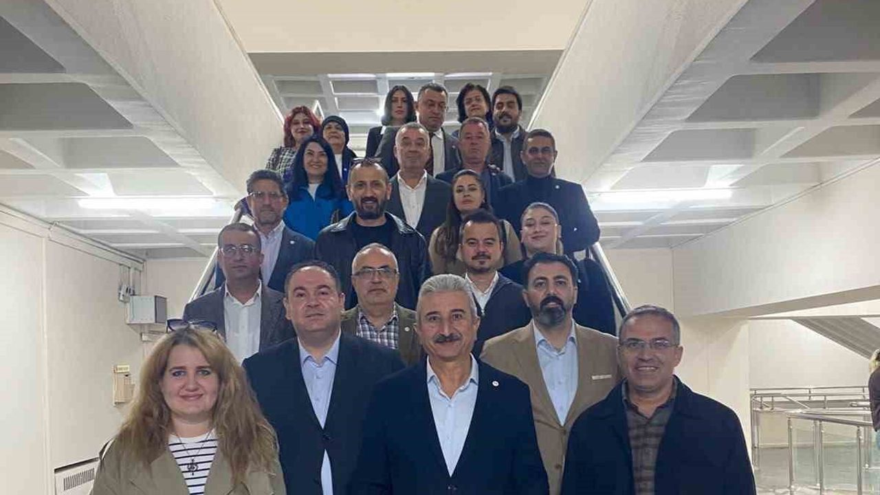 Bursa siyasetinde yeni dönem: Yeşiltaş il başkanlığına başladı