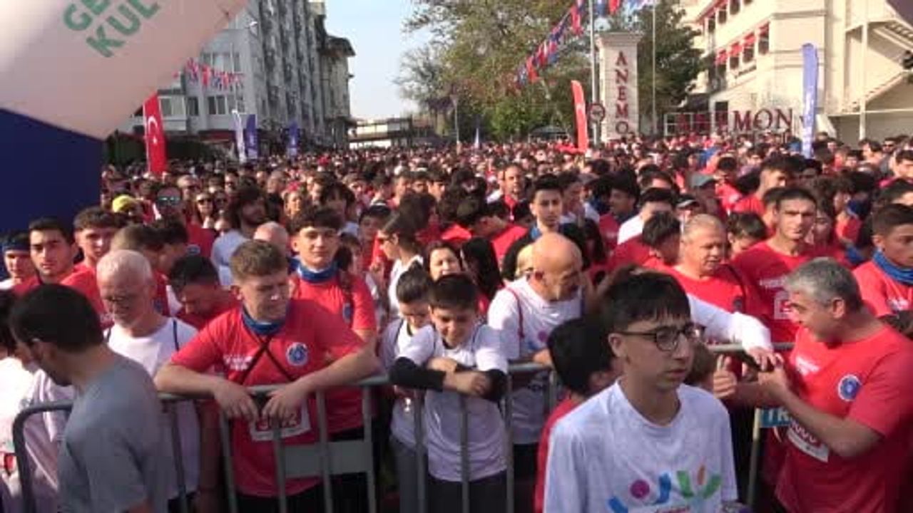 Bursalılar cumhuriyet coşkusunu 5 kilometrede yaşadı