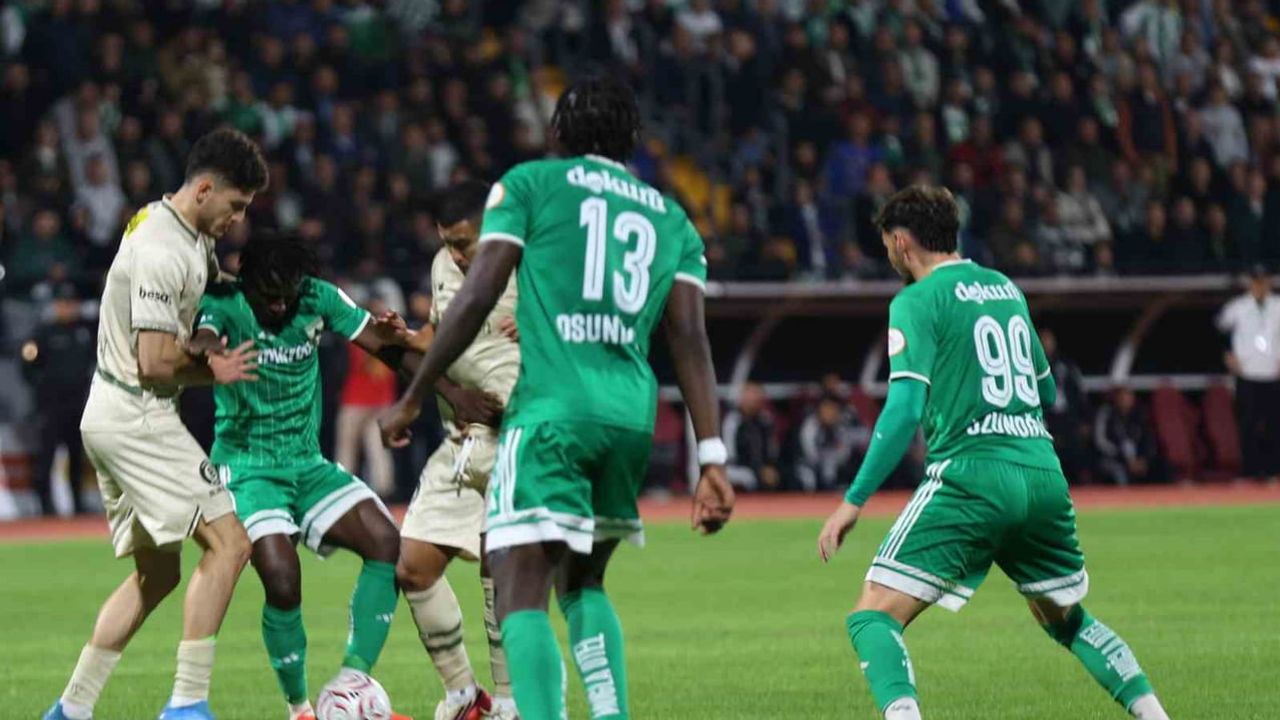 Bursaspor deplasmanda Muğlaspor'u 3-0 yenerek farklı kazandı