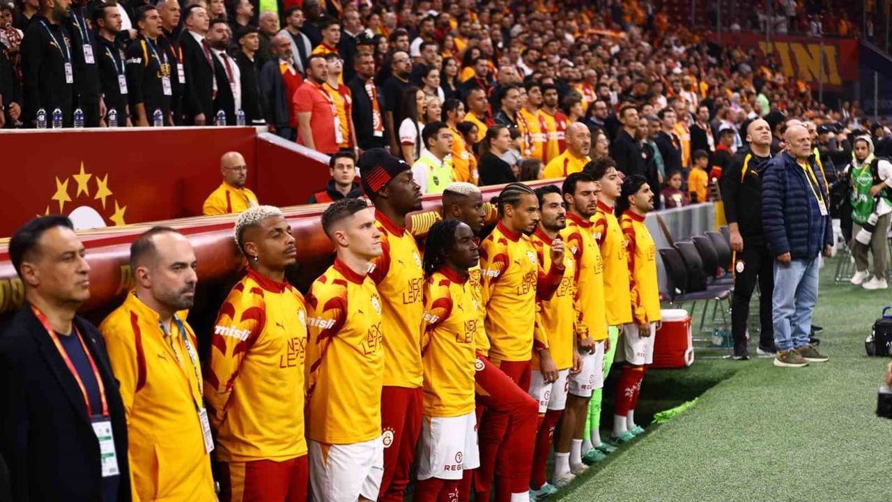 Buruk locadan izledi, Galatasaray iki değişiklikle başladı