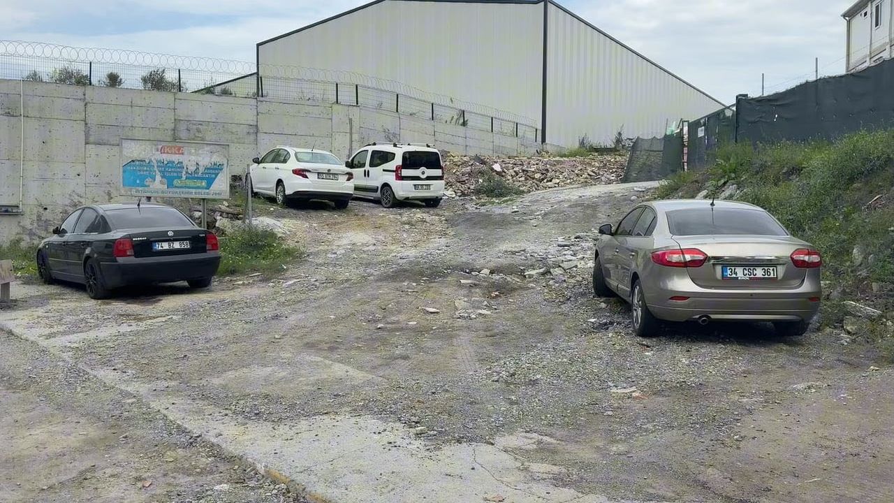 Büyükçekmece cinayetinin faili Bağcılar'da araç içinde ölü bulundu