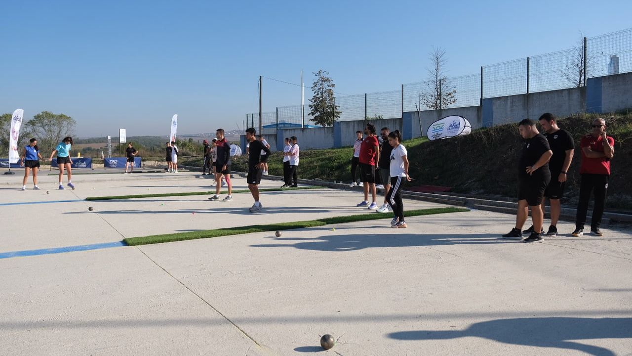 Büyükçekmece'de bocce volo turnuvasında şampiyonluk yarışının kazananları belli oldu