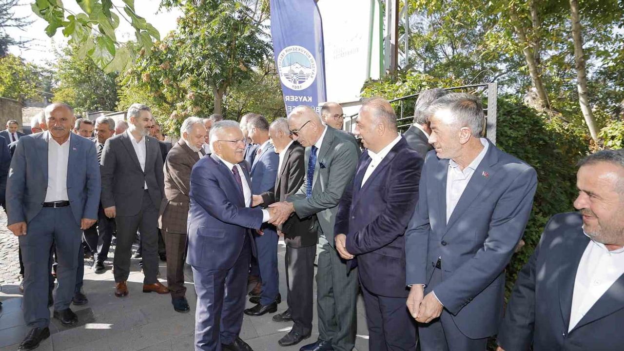 Büyükkılıç muhtarlarla Talas ve Hacılar'da ilçelerin hizmet yol haritasını belirledi