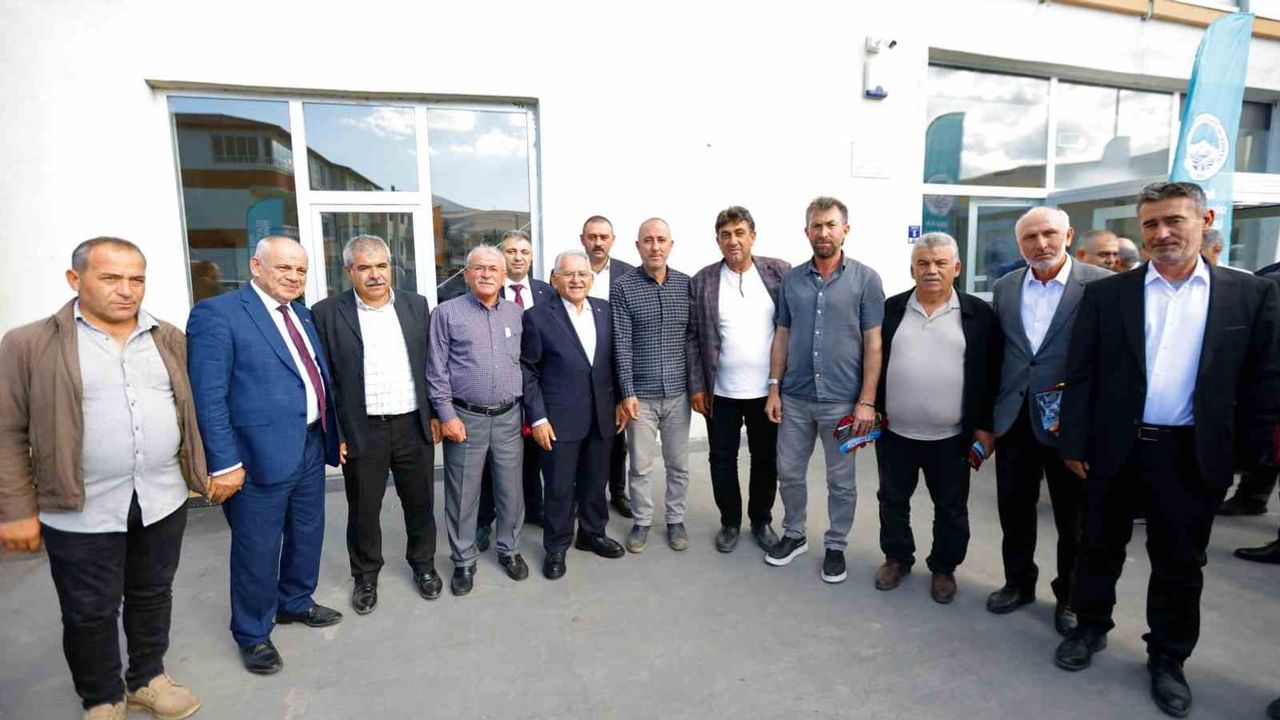 Büyükkılıç'tan sahada dinleme vurgusu: Yahyalı muhtarlarıyla buluştu