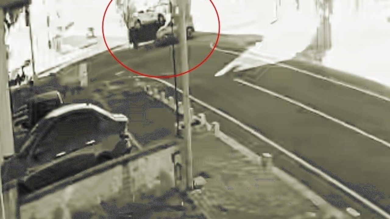 Çağlayan sapağında çarpışma: ticari taksi takla attı