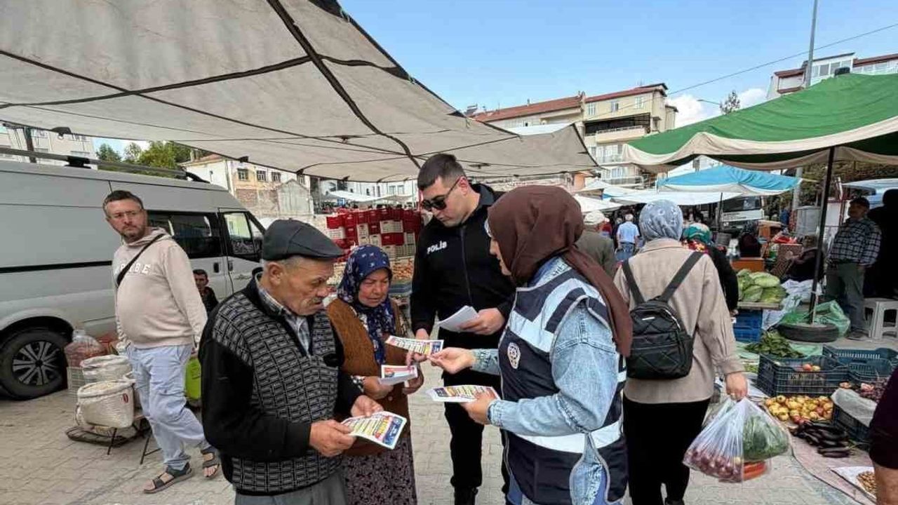 Çal'da emniyetin broşürlü uyarısı: trafikte hız, dolandırıcılıkta dikkat