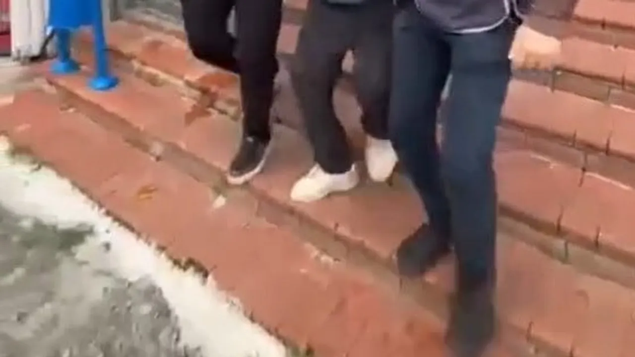 Çalıntı otomobildeki aranan kişi parmak iziyle yakalandı