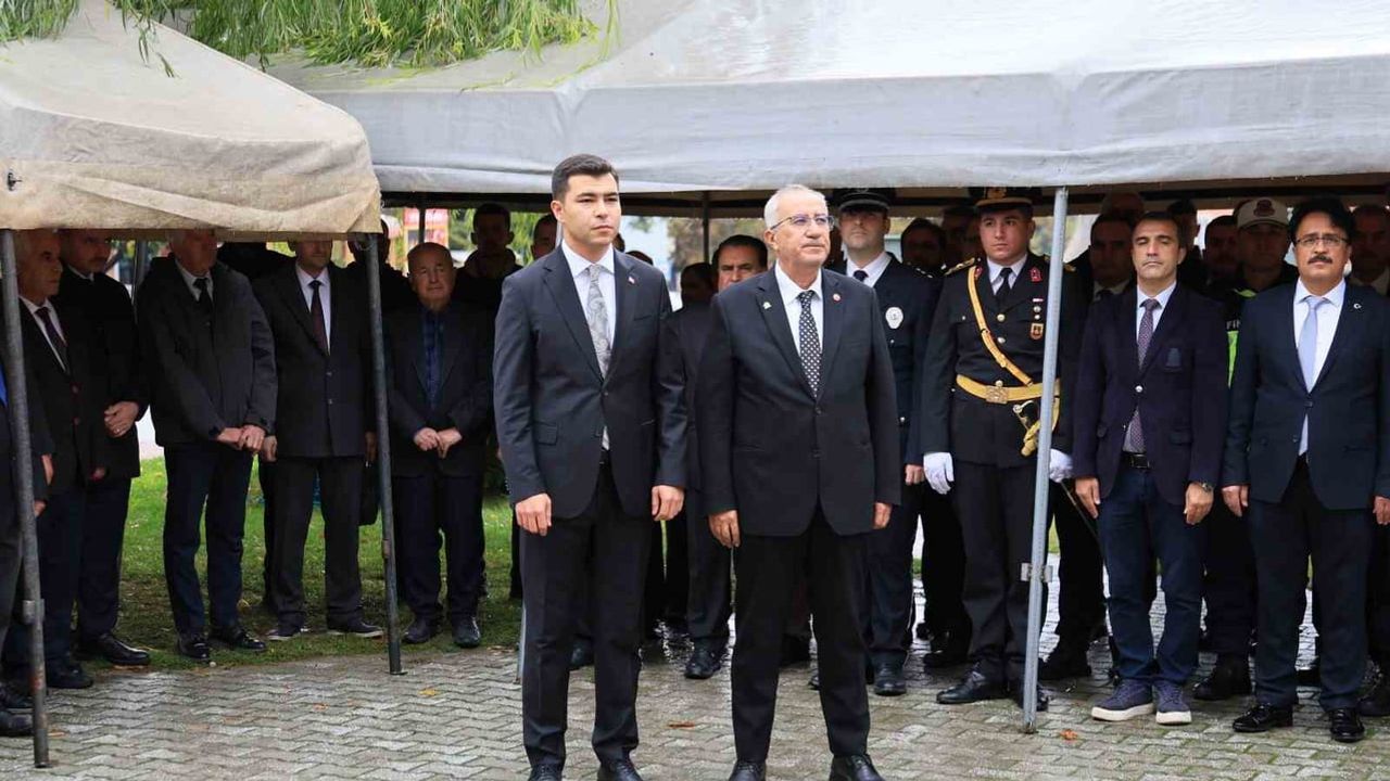 Çameli’de 29 ekim coşkusu çelenk töreniyle başladı
