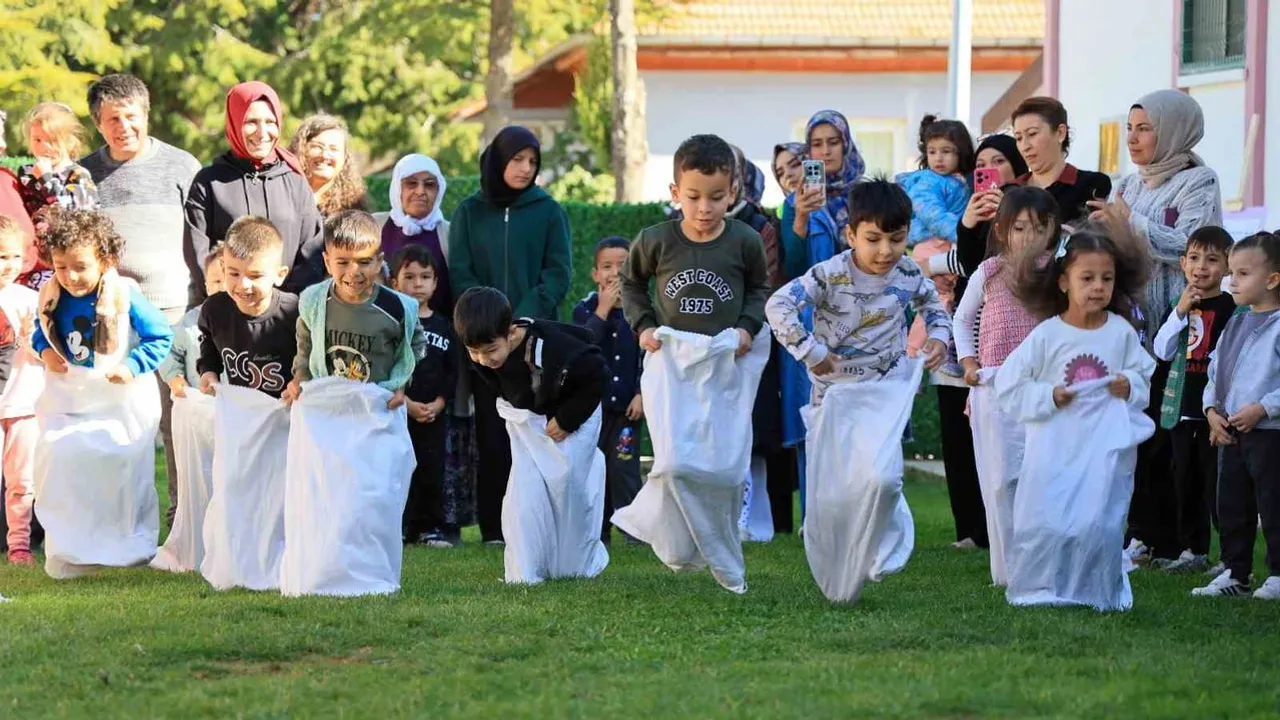 Çameli'de minikler ve aileleri geleneksel oyunlarda dayanışma sergiledi