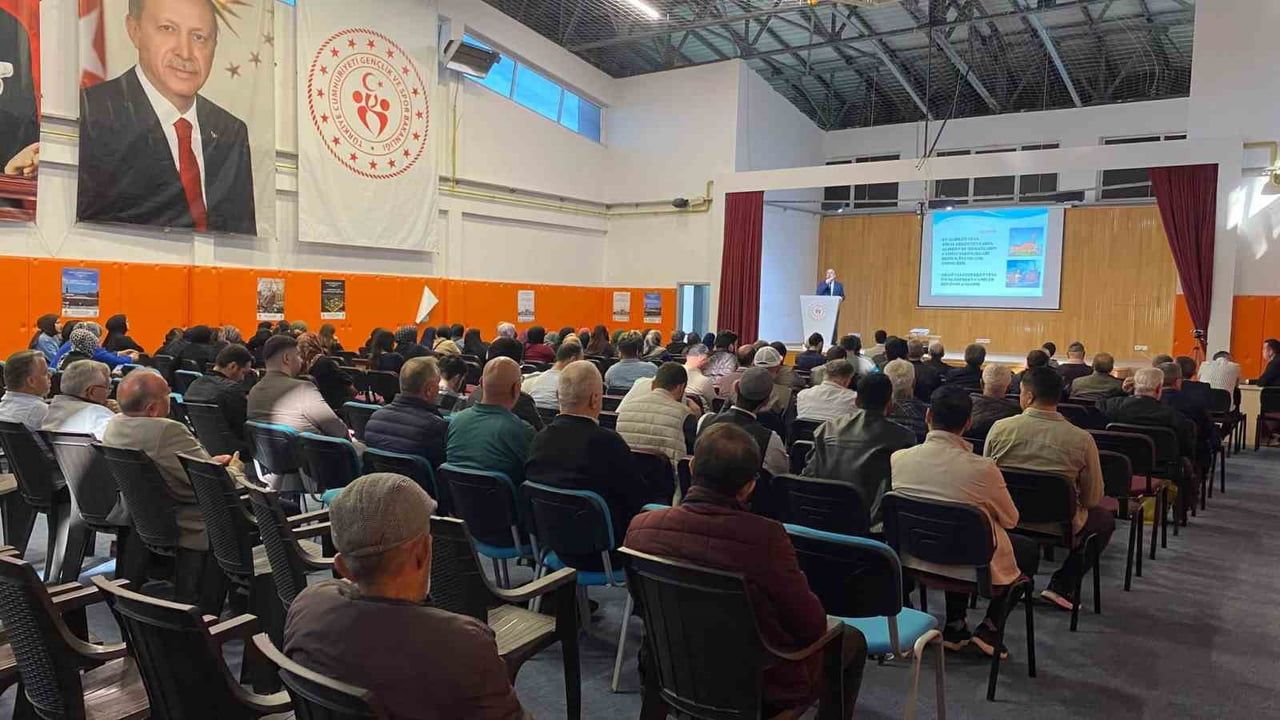 Camiler sosyal dokunun merkezine dönüşüyor: Türkeli konferansı değerlendirdi