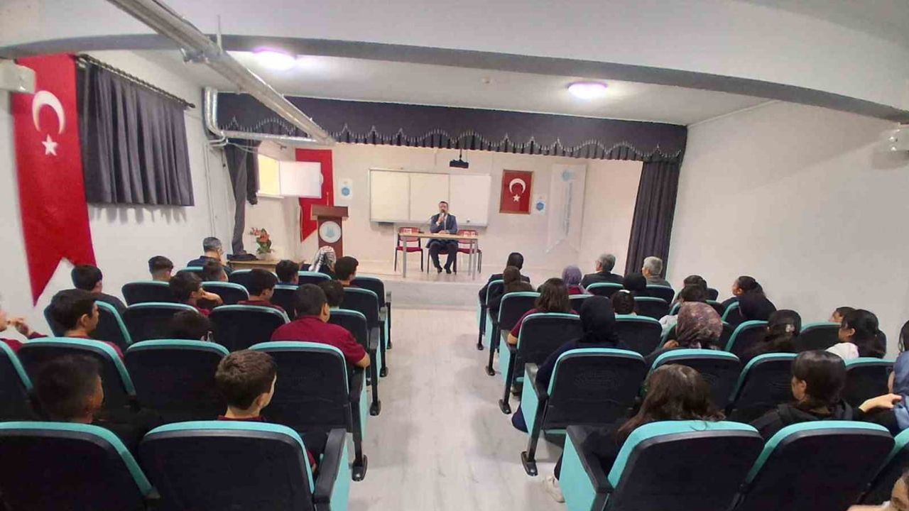 Camiler toplumsal dayanışmanın merkezi olarak öğrencilere anlatıldı