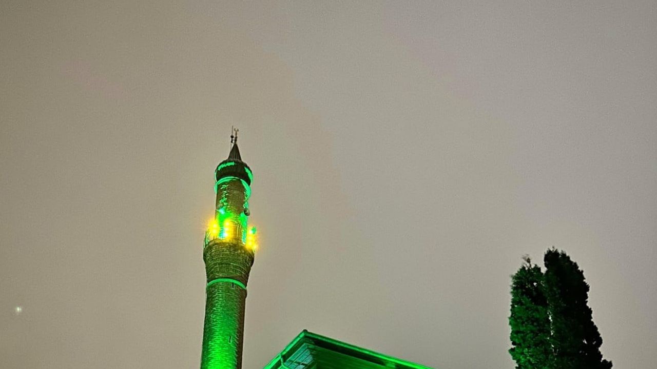 Camilerin güvenliği için minareler çelik gövdeye kavuşuyor