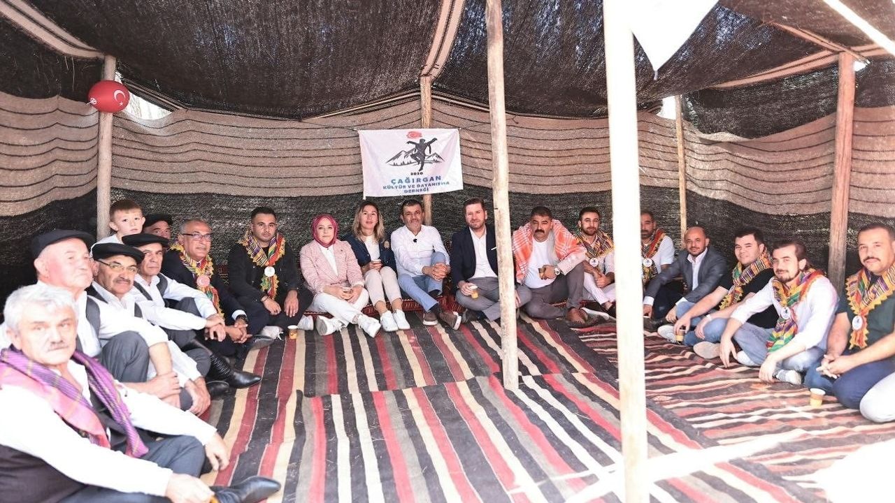 Çamlık'ta yörük toyunda miras, müzik ve dayanışma buluştu