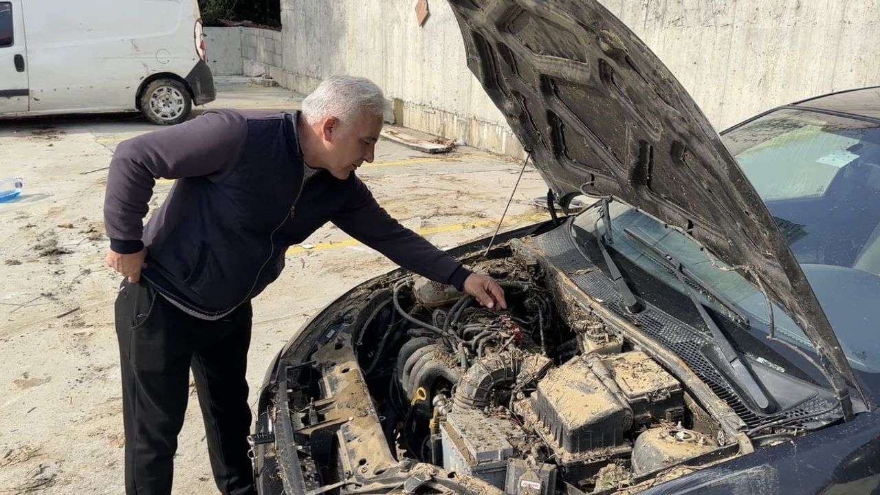 Çamur ve suyla gelen zarar: araçlar çekicilerle sanayiye götürülüyor