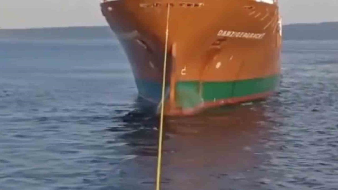 Çanakkale boğazı'nda gemi makine arızası üzerine demirletildi