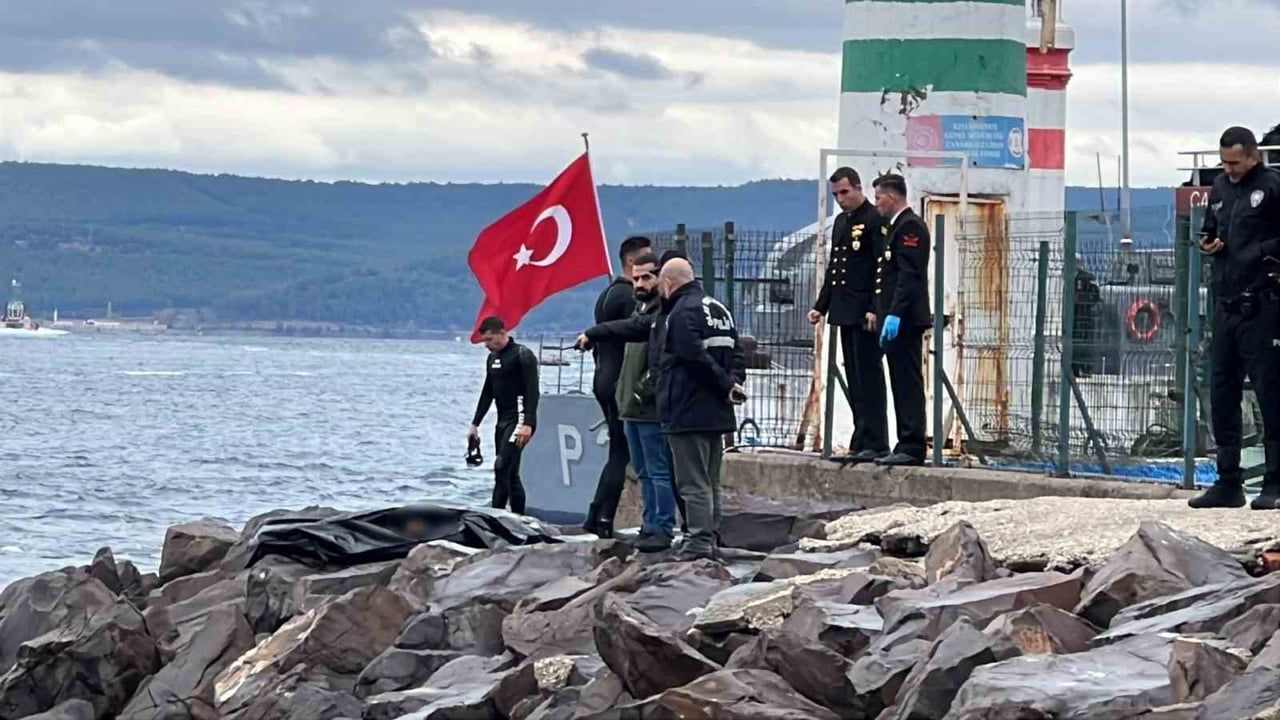 Çanakkale'de eski iskelenin kayalıklarında erkek cesedi bulundu