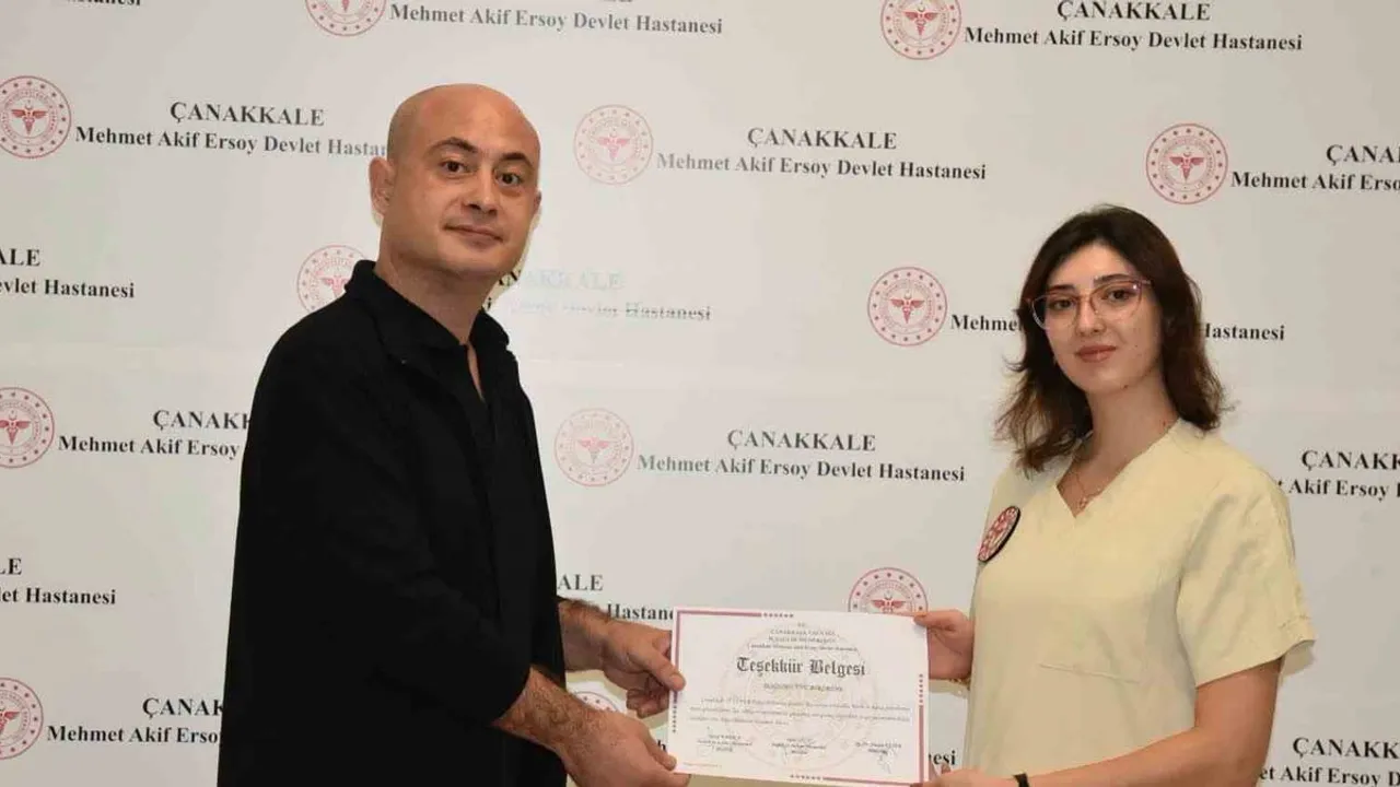 Çanakkale devlet hastanesi normal doğum başarısını ekiplere teşekkür belgeleriyle ödüllendirdi
