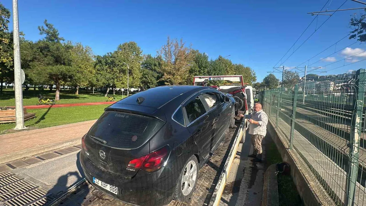 Canik'te Doğu Park mevkisinde otomobil ile motosiklet çarpıştı: 2 kişi yaralandı