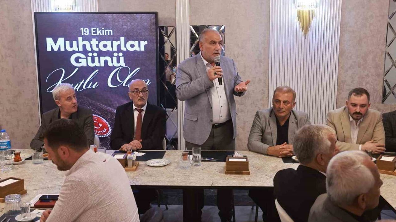 Canik'te muhtarlarla sahada ortak planlama ve muhtarlar günü jesti