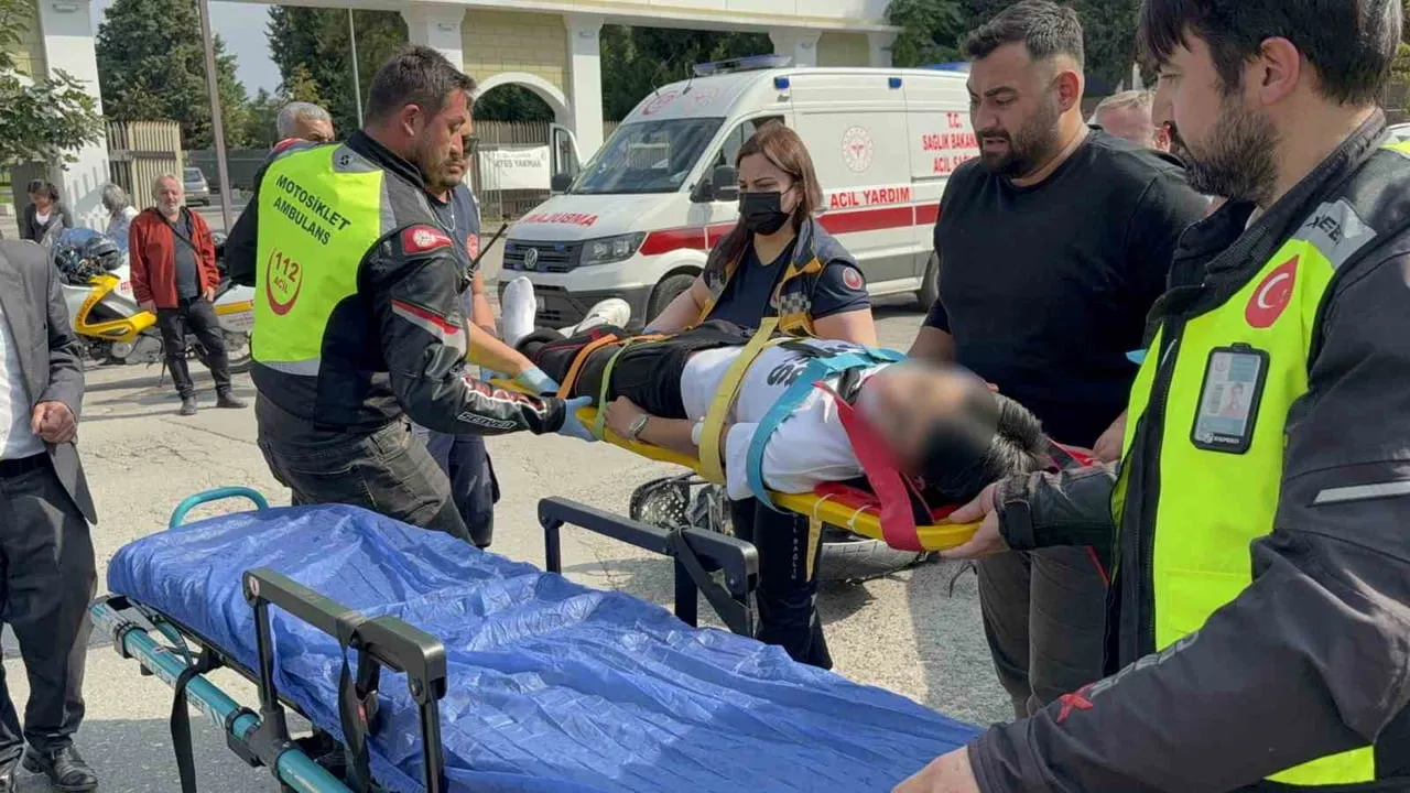 Canik'te yan yola dönüş kazasında 17 yaşındaki motosiklet sürücüsü yaralandı