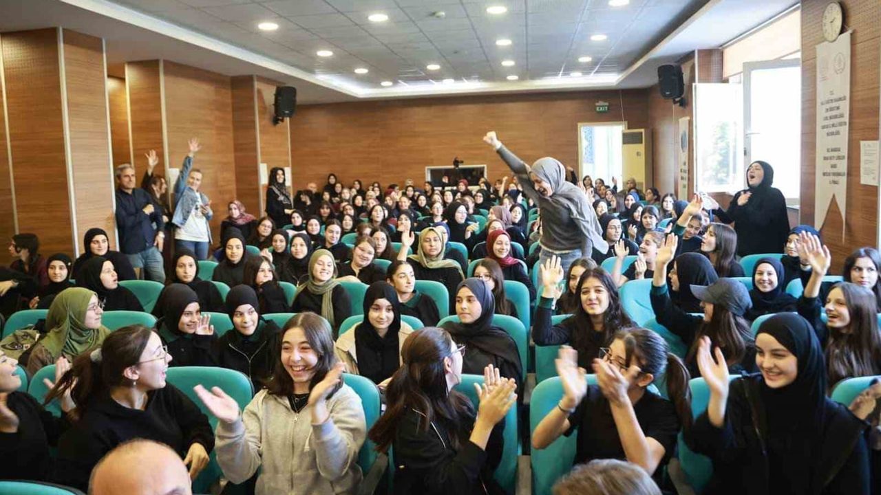 Canikli gençleri teknoloji merkezleriyle tanıştıran eğitim hamlesi
