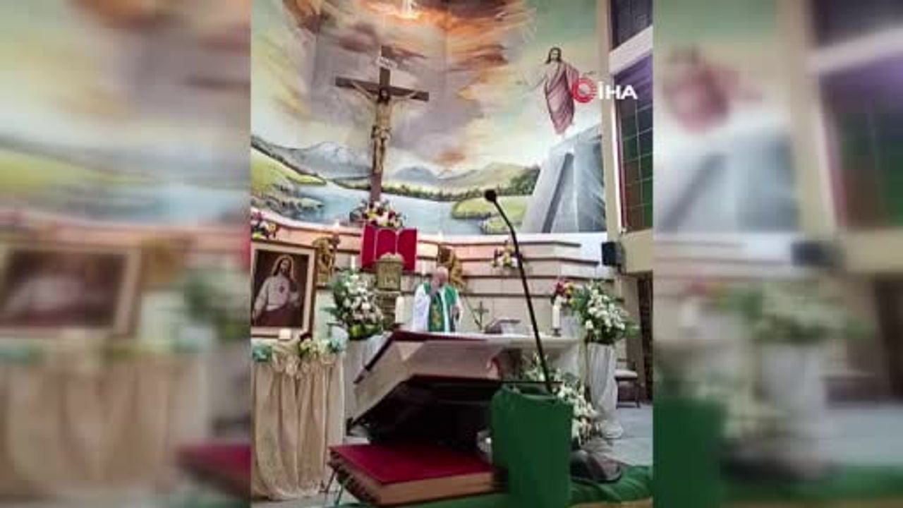 Canlı yayında düşen haç Guayaquil'de ayini trajediye çevirdi