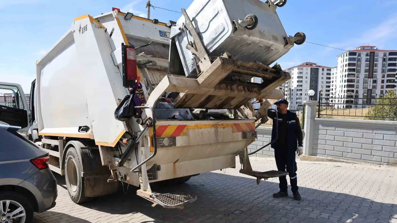 Çantadaki 600 bin liralık emanet sahibine teslim edildi