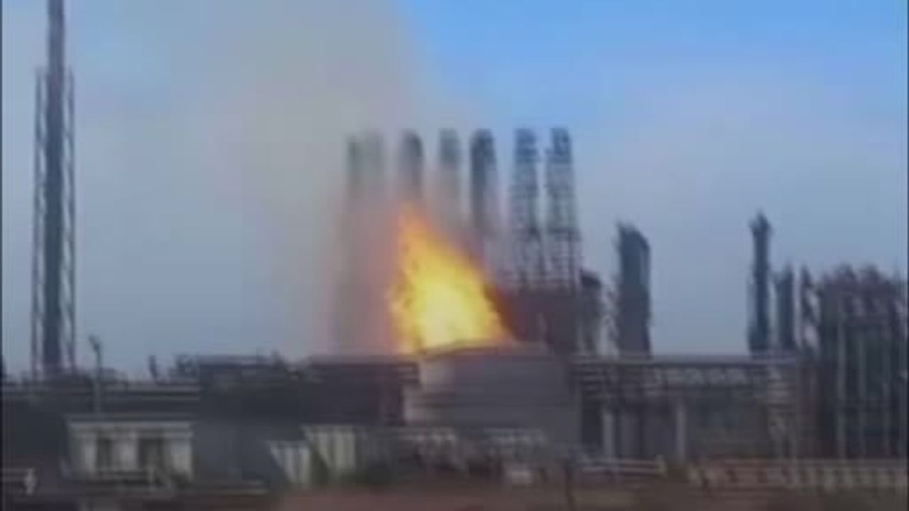 Cardon'da gaz hattı patladı, ülkenin ikinci büyük rafinerisinde faaliyetler durdu