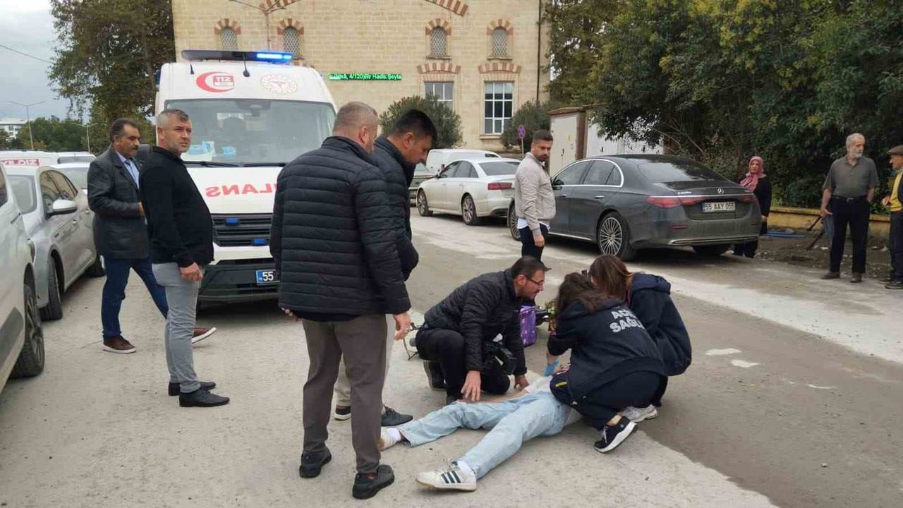 Çarşamba'da elektrikli bisikletten düşen genç hastaneye kaldırıldı