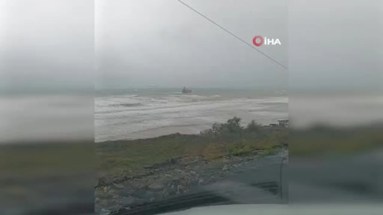 Çatalca açıklarında sürüklenen ticari gemi çilingöz sahilinde karaya oturdu