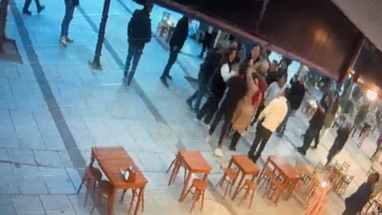 çay ocağı çıkışında genç kıza saldıran şahsı vatandaşlar etkisiz hale getirdi