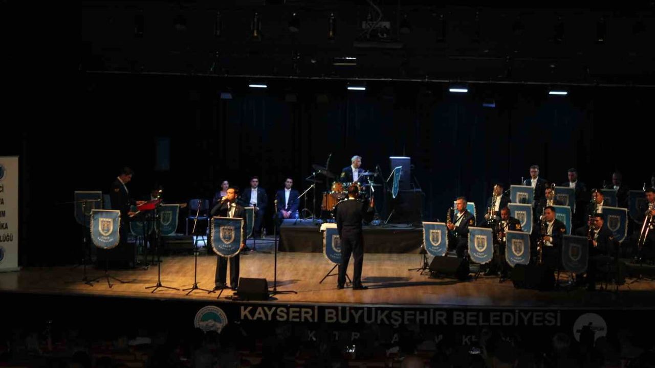 Cazın Kartalları Kayseri'de 2'nci Hava Bakım Fabrika Müdürlüğü'nün 100. yılını müzikle kutladı