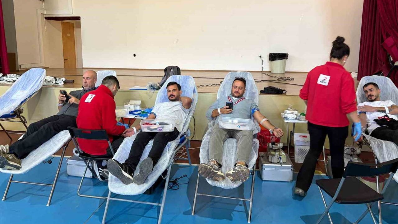 Çeşme'de okul kampanyası 97 ünite kan bağışıyla umut oldu