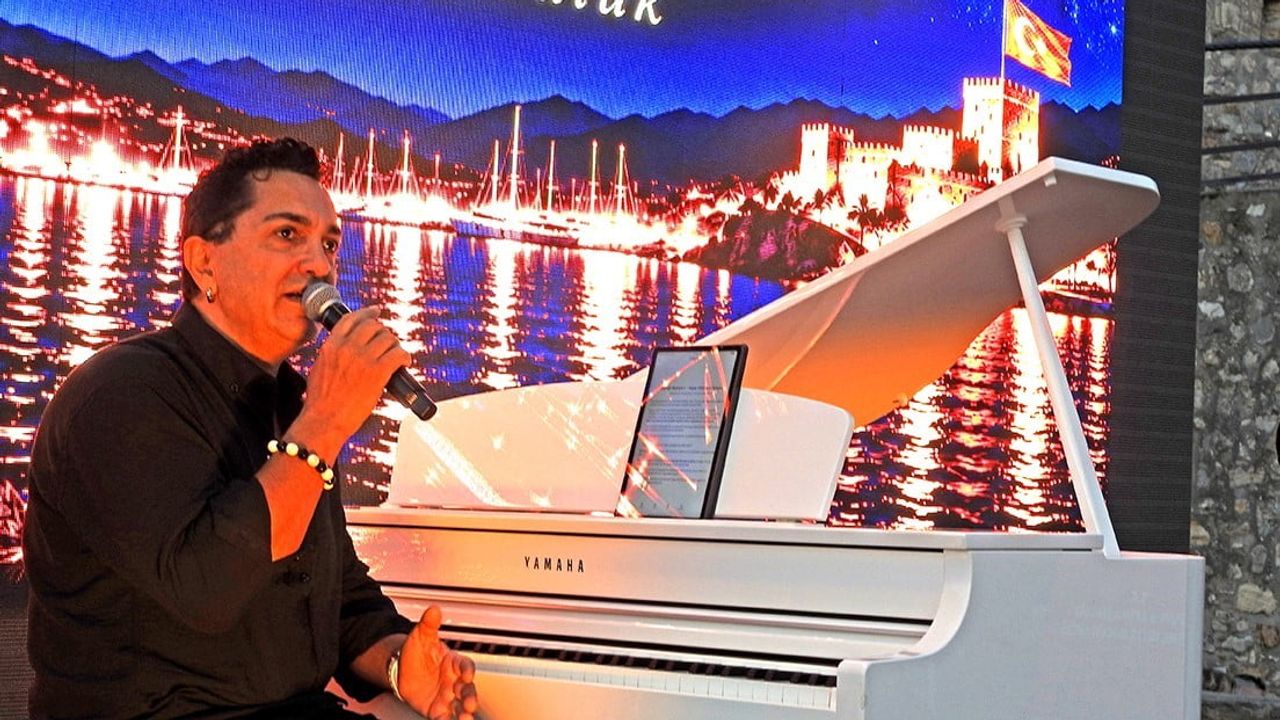 Çeşme'nin ezgileri kale surlarında hayat buldu